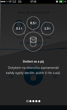 jednoduše zadáváte, kolik vody jste si právě dali